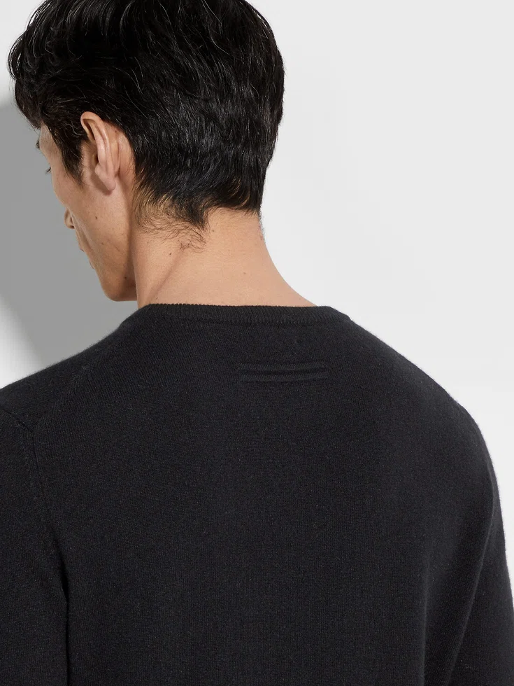 Black Oasi Cashmere Crewneck